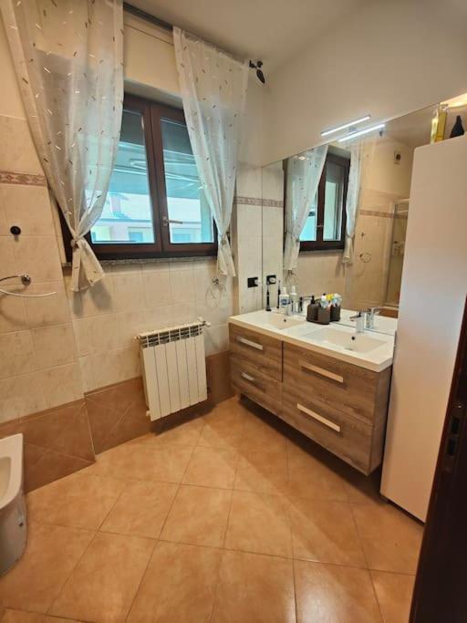 "Come A Casa" - Appartamento Gigi - Self Check In - Ospedale Humanitas - Forum Assago - Tram15 Rozzano Zewnętrze zdjęcie